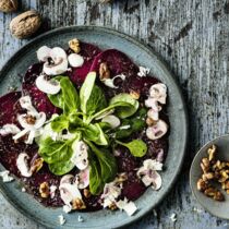 Carpaccio von Roter Bete und Champignons Carpaccio von Roter Bete und Champignons