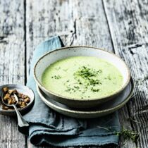 Grüne Suppe mit Sauerteig-Croûtons