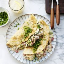 Hafer-Pfannkuchen mit Zucchini-Pilz-Gemüse