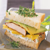 Avocado-Huhn-Mango-Sandwich