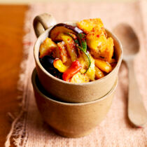 Panzanella mit gegrilltem Gemüse und Paprikavinaigrette