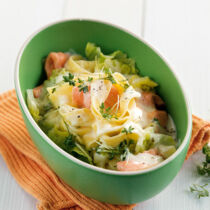 Chinakohlnudeln mit Lachssahne
