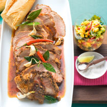 Kreolischer Schweinenackenbraten mit Mango-Salsa Kreolischer Schweinenackenbraten mit Mango-Salsa