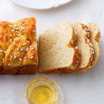 Dinkelzopf mit Hagelzucker