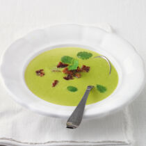 Grüne Erbsensuppe mit Croûtons