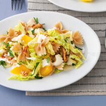 Nudelsalat mit Chinakohl und Orange Nudelsalat mit Chinakohl und Orange