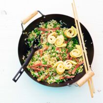 Bratreis mit Erbsen und Omelett