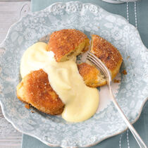 Kartäuserklöße mit Weinschaumsauce