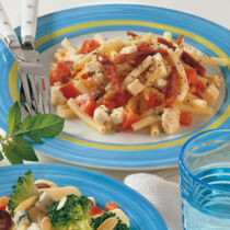 Nudelsalat mit Speck und Tomaten Nudelsalat mit Speck und Tomaten