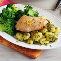 Zitronen-Hähnchen mit Rosmarin-Gnocchi Zitronen-Hähnchen mit Rosmarin-Gnocchi