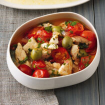 H&auml;hnchengeschnetzeltes in Tomaten-Oliven-Sauce