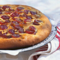 Hefeteigfladen mit Trauben