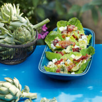 Romanasalat mit Schafskäse und Kichererbsen