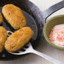 Buchweizenbratlinge mit Möhren-Dip