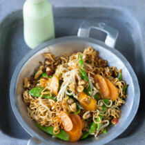 Gebratene Ingwer-Gemüse-Nudeln