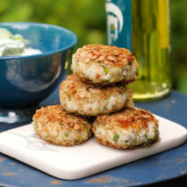 Fischbuletten mit Salat