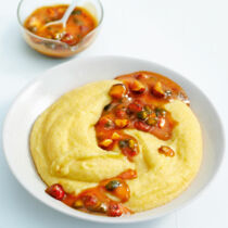 Süße Polenta mit Nusskaramell Süße Polenta mit Nusskaramell
