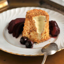 Ziegenkäseparfait mit Cassisfrüchten Ziegenkäseparfait mit Cassisfrüchten
