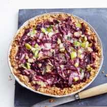 Rote Gemüsetarte mit Speck