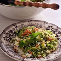 Grüner Couscous mit Feta, Grapefruit und Avocado