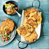 Bohnen-Mais-Küchlein mit Salsa