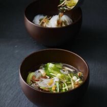 Asiasuppe mit Glasnudeln