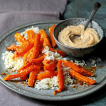 Chili-Möhren mit Satésauce Chili-Möhren mit Satésauce