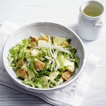 Endiviensalat mit Mandarine und Apfel