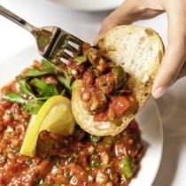 SCHARFE PASTE MIT TOMATEN UND PAPRIKA SCHARFE PASTE MIT TOMATEN UND PAPRIKA