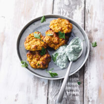 Süßkartoffel-Latkes vom Blech mit Spinatdip
