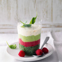 Layered Mousse mit Spinat, Himbeeren und Avocado