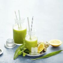 Hustenlöser-Smoothie mit Spitzwegerich Hustenlöser-Smoothie mit Spitzwegerich