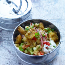 Indischer Kichererbsen-Brot-Salat Indischer Kichererbsen-Brot-Salat