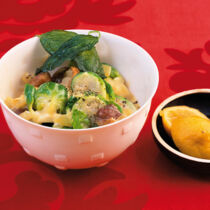 Maroni-Rosenkohl-Ragout mit Salbei Maroni-Rosenkohl-Ragout mit Salbei