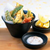 Gemüse-Fritto-Misto mit Zitronenjoghurt