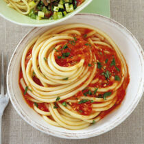 Tomaten-Pinienkern-Sauce mit Knoblauch Tomaten-Pinienkern-Sauce mit Knoblauch