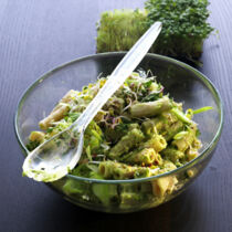 Dinkelnudelsalat mit Anti-Aging-Pesto