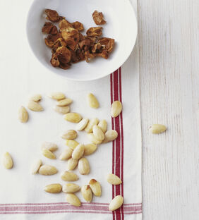 Kochen in der Mikrowelle Mandeln häuten Kochen in der Mikrowelle Mandeln häuten