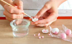 Tortendeko Blüten Rosen formen Step 3 Tortendeko Blüten Rosen formen Step 3