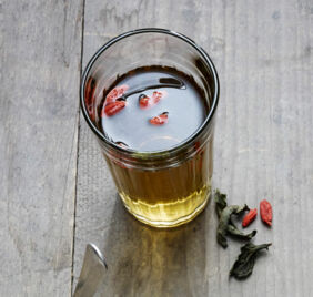 Detox selbst gemachter Minztee Detox selbst gemachter Minztee