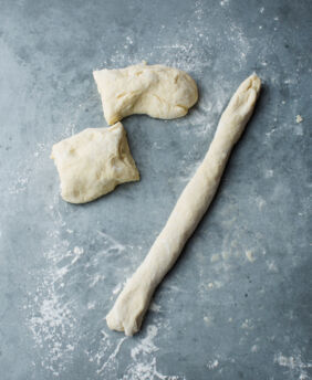 Hefezopf flechen-Teig teilen Hefezopf flechen-Teig teilen