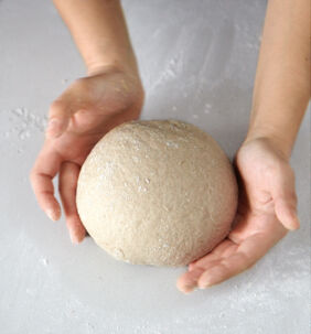 Brot backen Sauerteigbrot Teig straffer Laib Brot backen Sauerteigbrot Teig straffer Laib