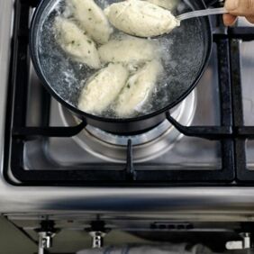 Kabeljau-Gemüse-Pfanne mit Basilikumnocken Kabeljau-Gemüse-Pfanne mit Basilikumnocken