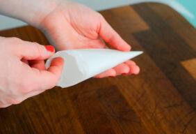 Spritztüte aus Pergament selbermachen Kuchen Unterseite Rezepte Spritztüte-4