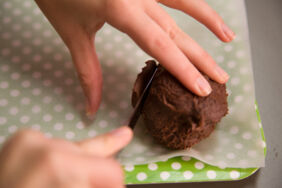 Trüffel selber machen Trüffel portionieren Trüffel selber machen Trüffel portionieren
