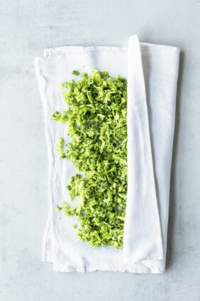 Brokkoli-Bratlinge mit Salat Brokkoli-Bratlinge mit Salat