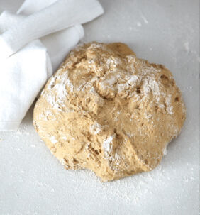 Brot backen Sauerteigbrot Teig gehen lassen Brot backen Sauerteigbrot Teig gehen lassen