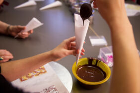 Schokolollies selber machen Filiertütchen befüllen Schokolollies selber machen Filiertütchen befüllen