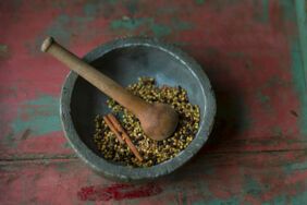 Gewürze mahlen Gewürze mahlen