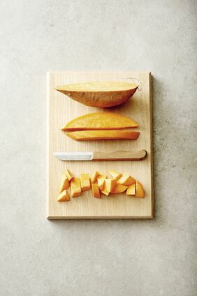 Süßkartoffelwaffeln mit Spinat und Ei zubereiten Süßkartoffelwaffeln mit Spinat und Ei zubereiten